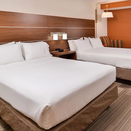 Holiday Inn Express Westley By Ihg Экстерьер фото