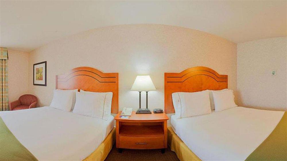 Holiday Inn Express Westley By Ihg Экстерьер фото