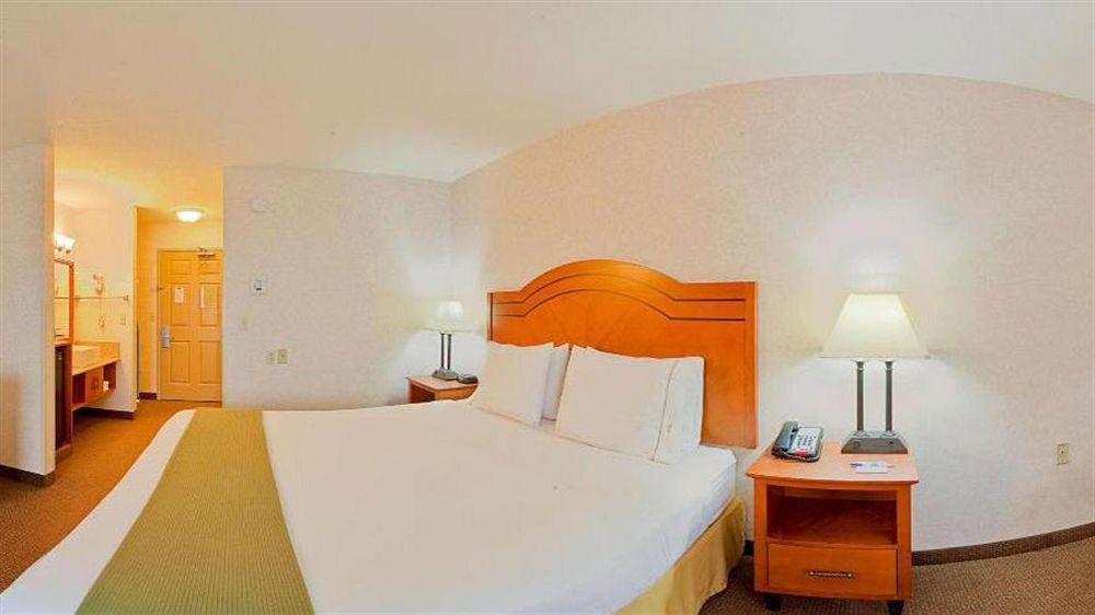 Holiday Inn Express Westley By Ihg Экстерьер фото