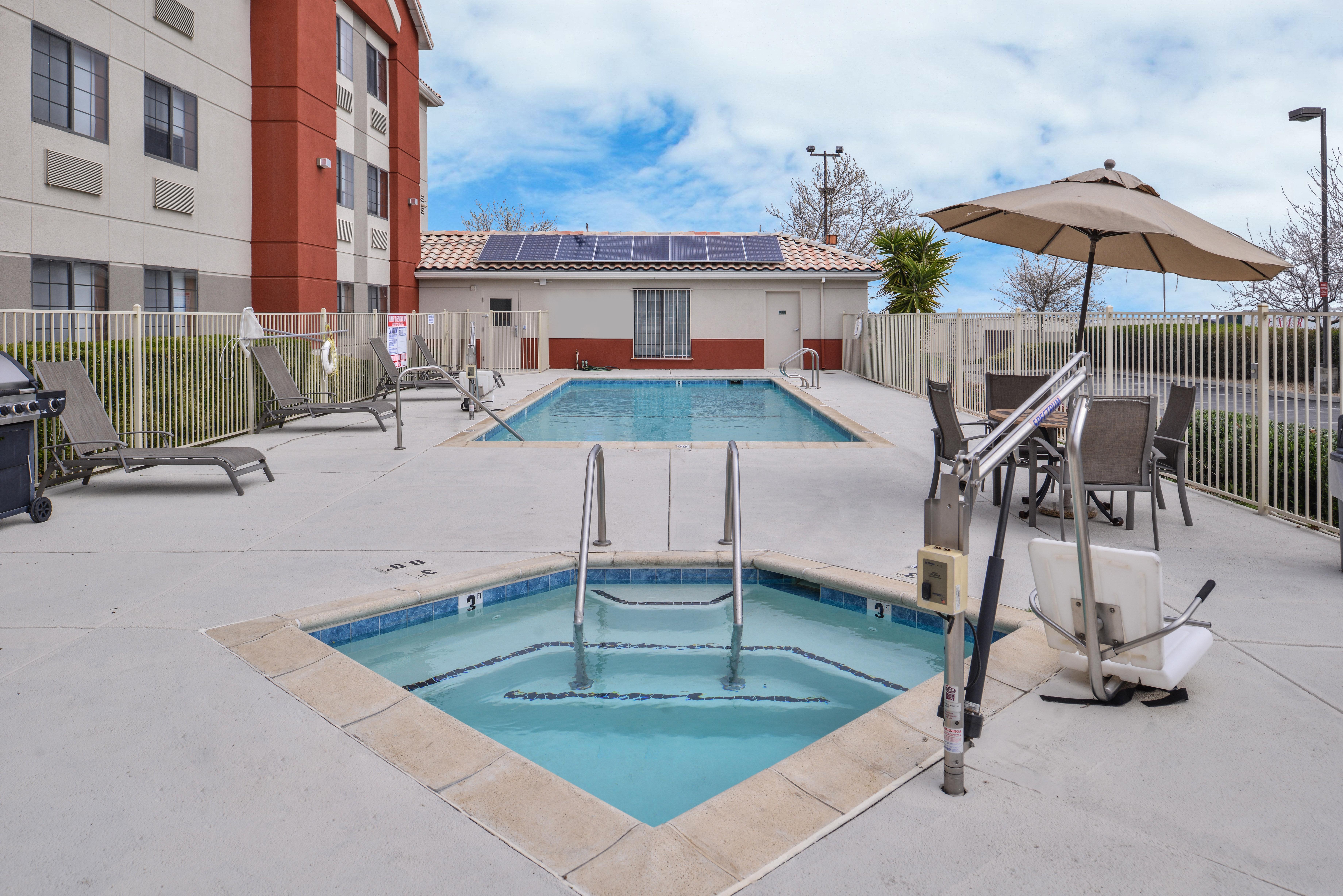 Holiday Inn Express Westley By Ihg Экстерьер фото
