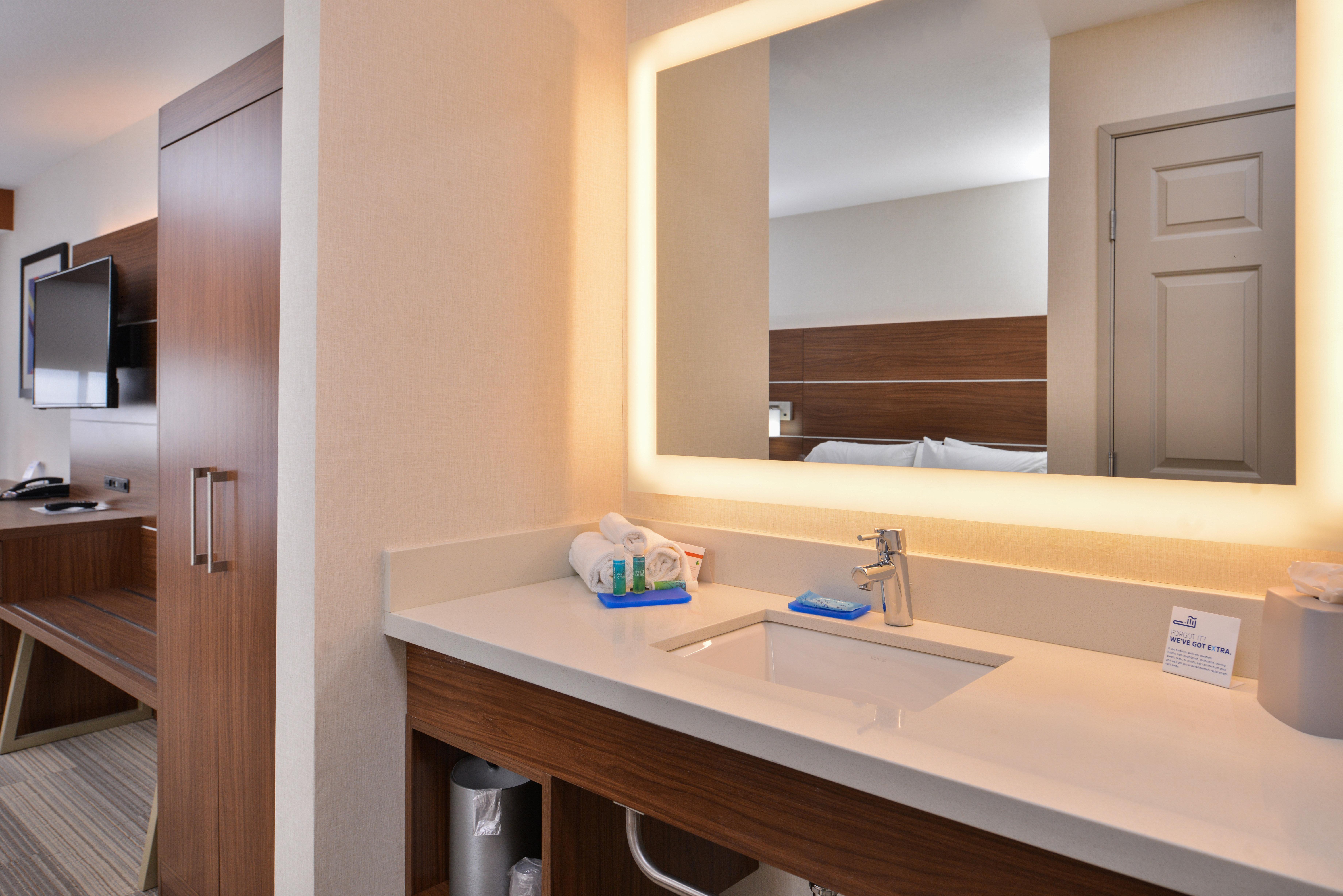Holiday Inn Express Westley By Ihg Экстерьер фото