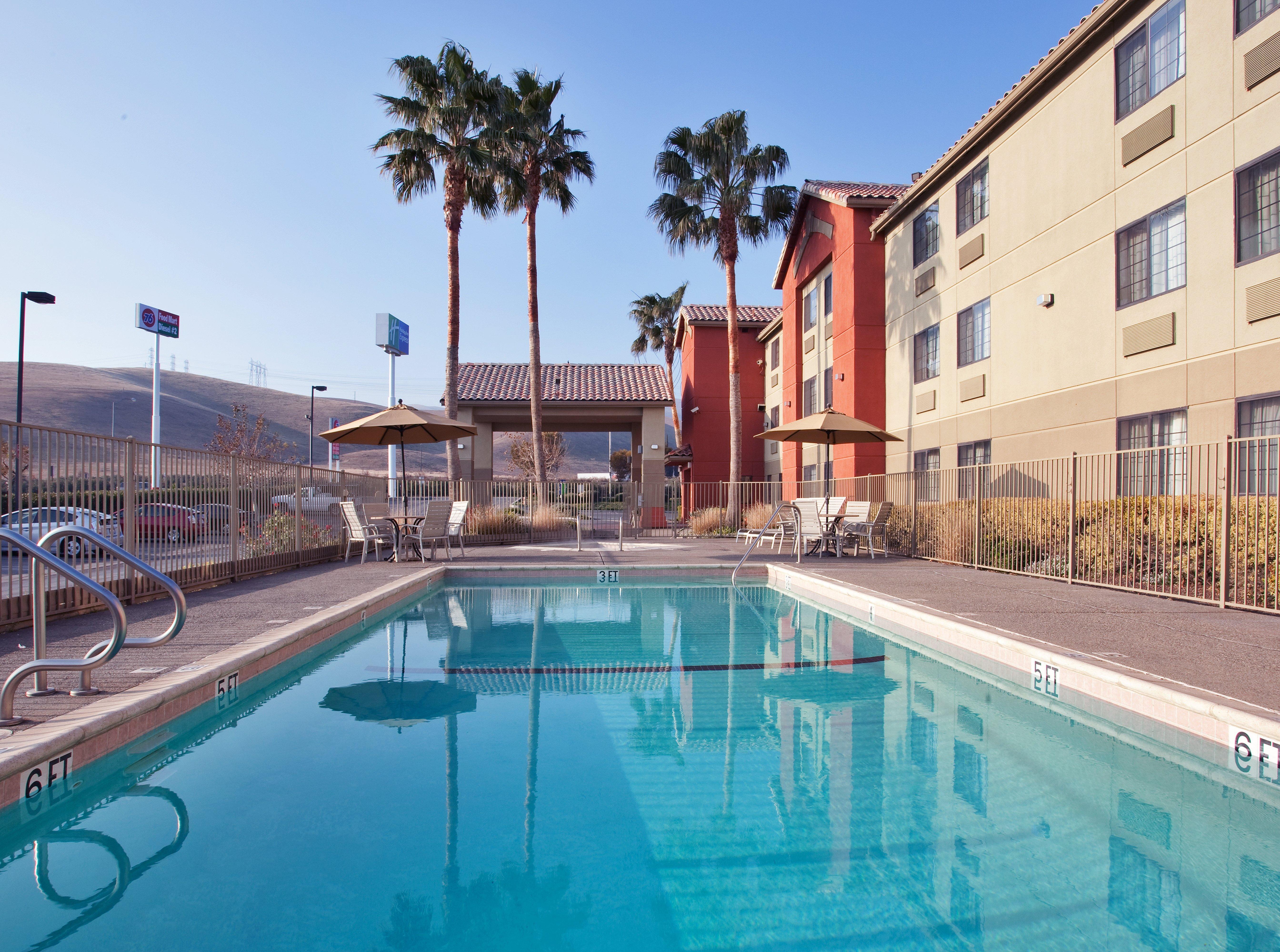 Holiday Inn Express Westley By Ihg Экстерьер фото