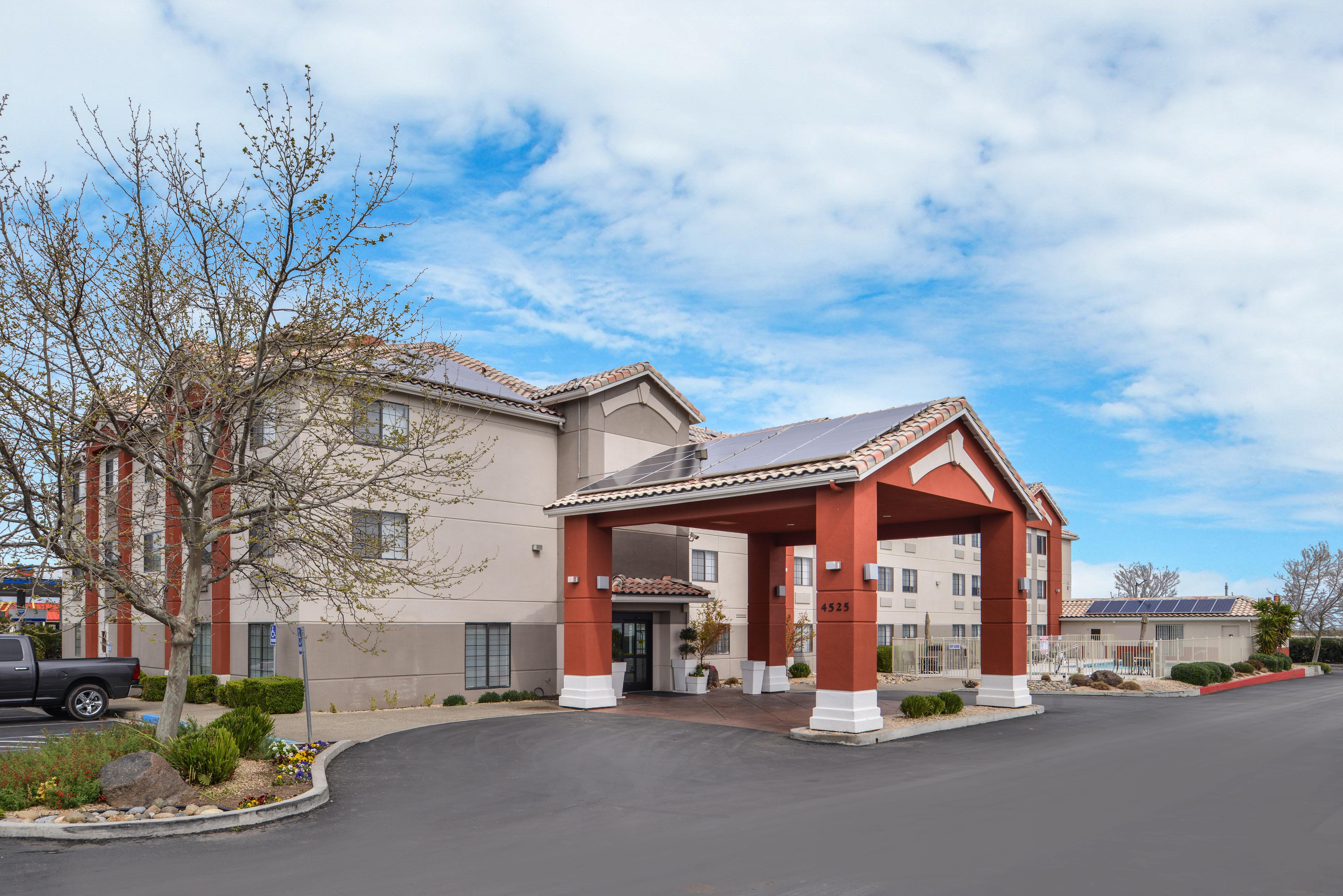 Holiday Inn Express Westley By Ihg Экстерьер фото