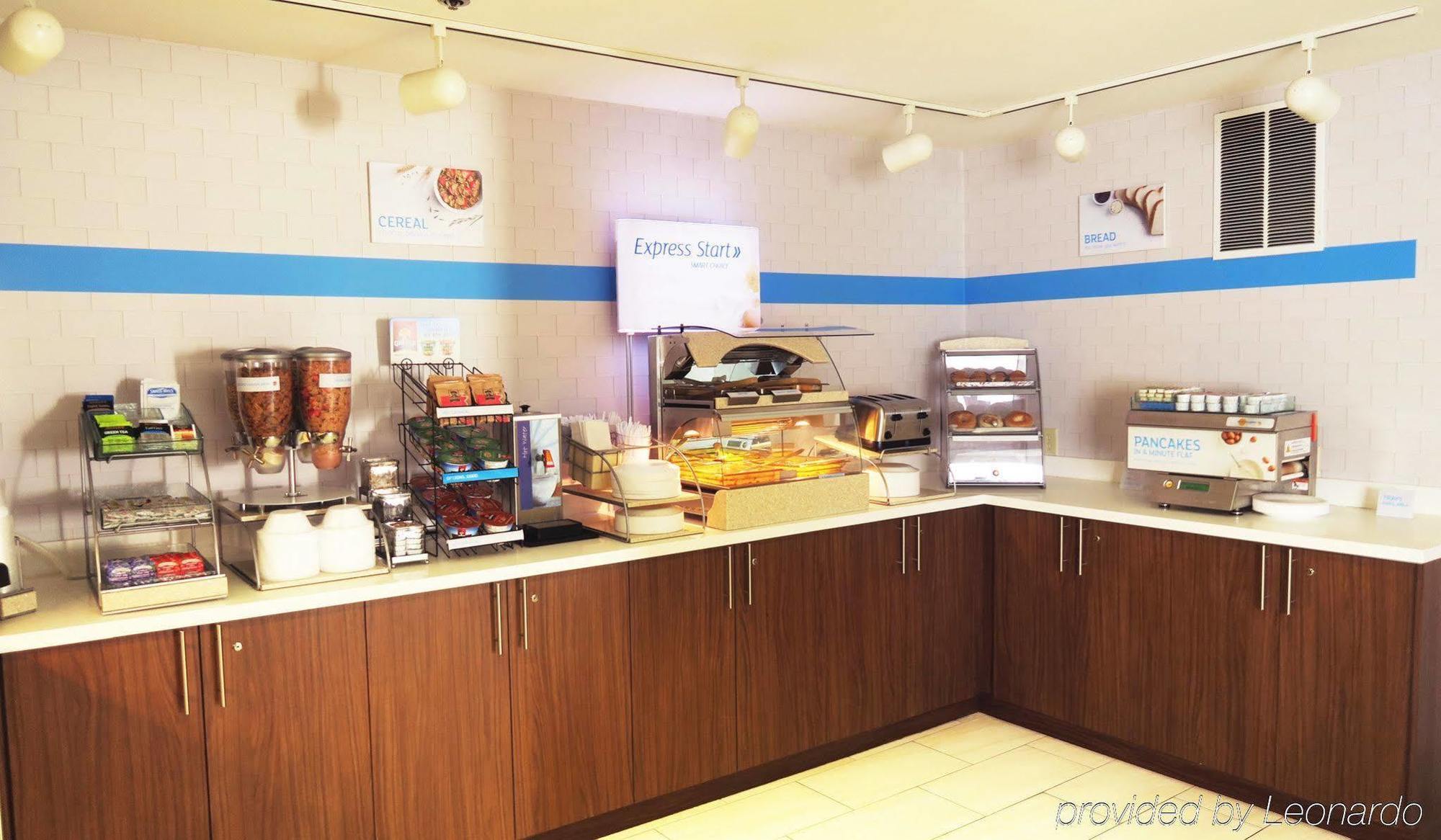 Holiday Inn Express Westley By Ihg Экстерьер фото
