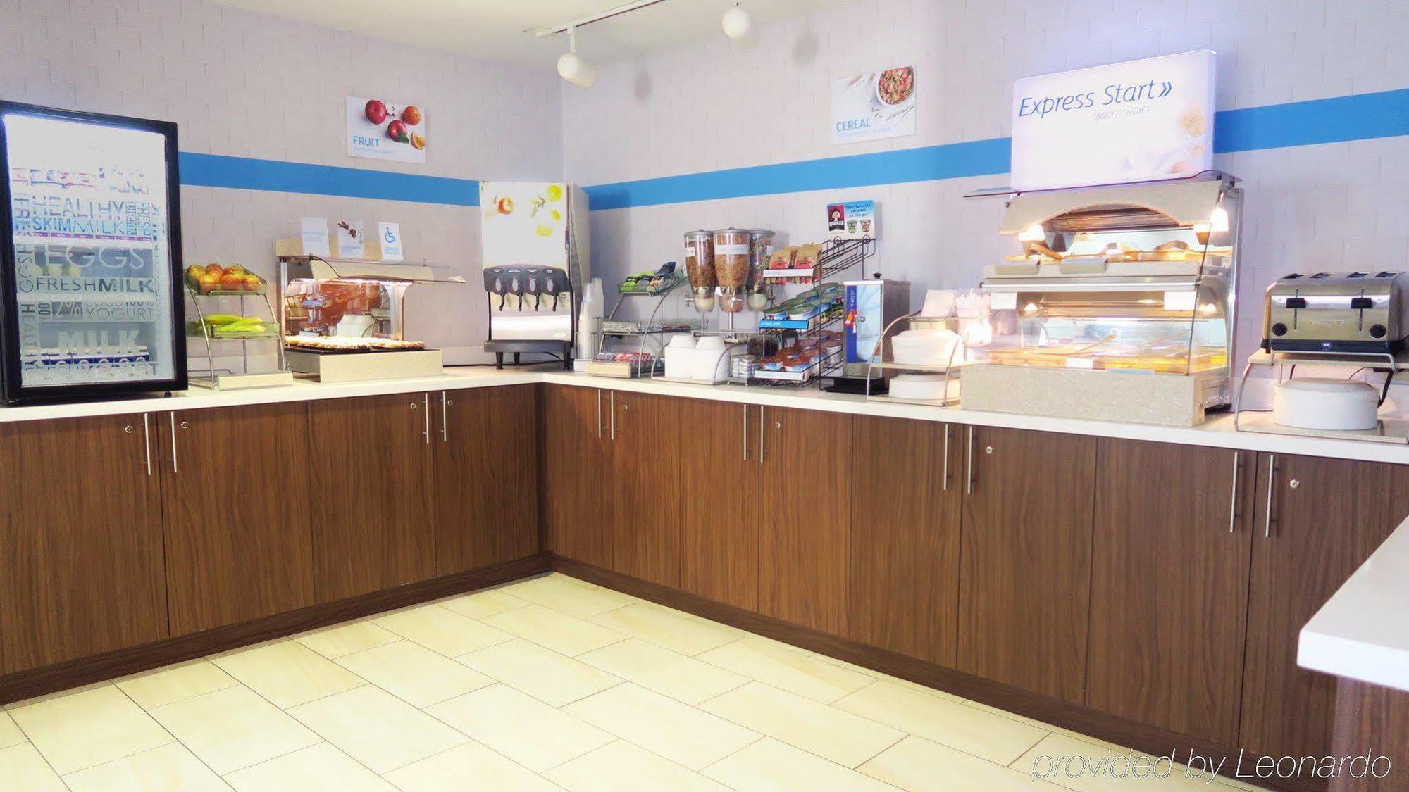 Holiday Inn Express Westley By Ihg Экстерьер фото