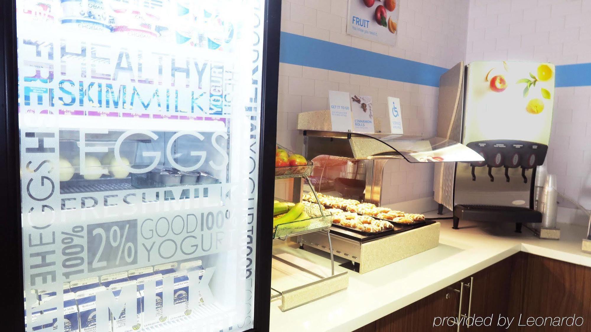 Holiday Inn Express Westley By Ihg Экстерьер фото