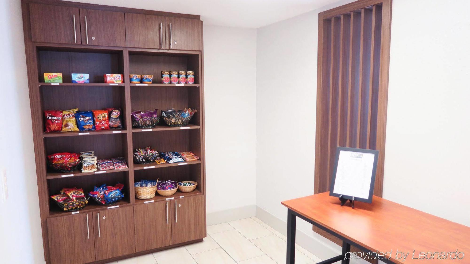 Holiday Inn Express Westley By Ihg Экстерьер фото