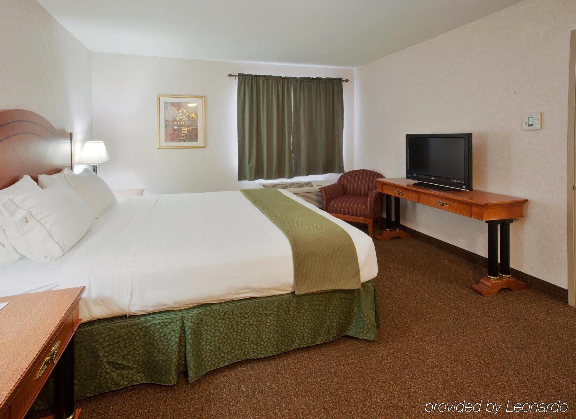 Holiday Inn Express Westley By Ihg Экстерьер фото